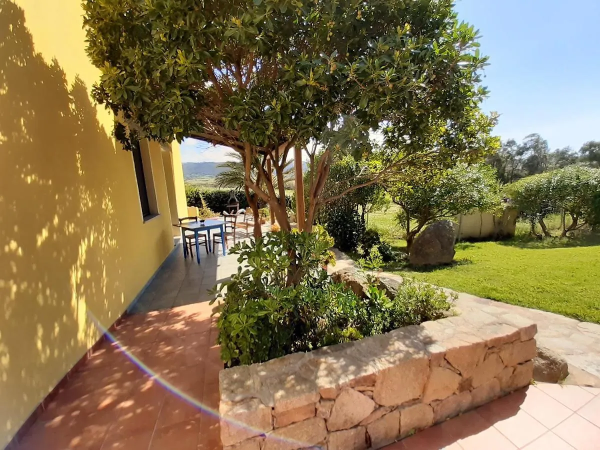 Alloggio per agriturismo Agriturismo Campesi Casale Tra Le Vigne Aglientu
